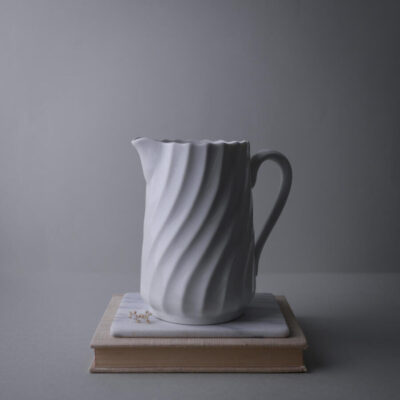 Enkel Hvid Porcelænskande med Swirl